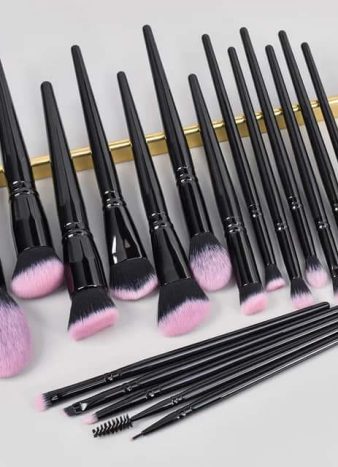 Set de 18 pensule profesionale de make -up